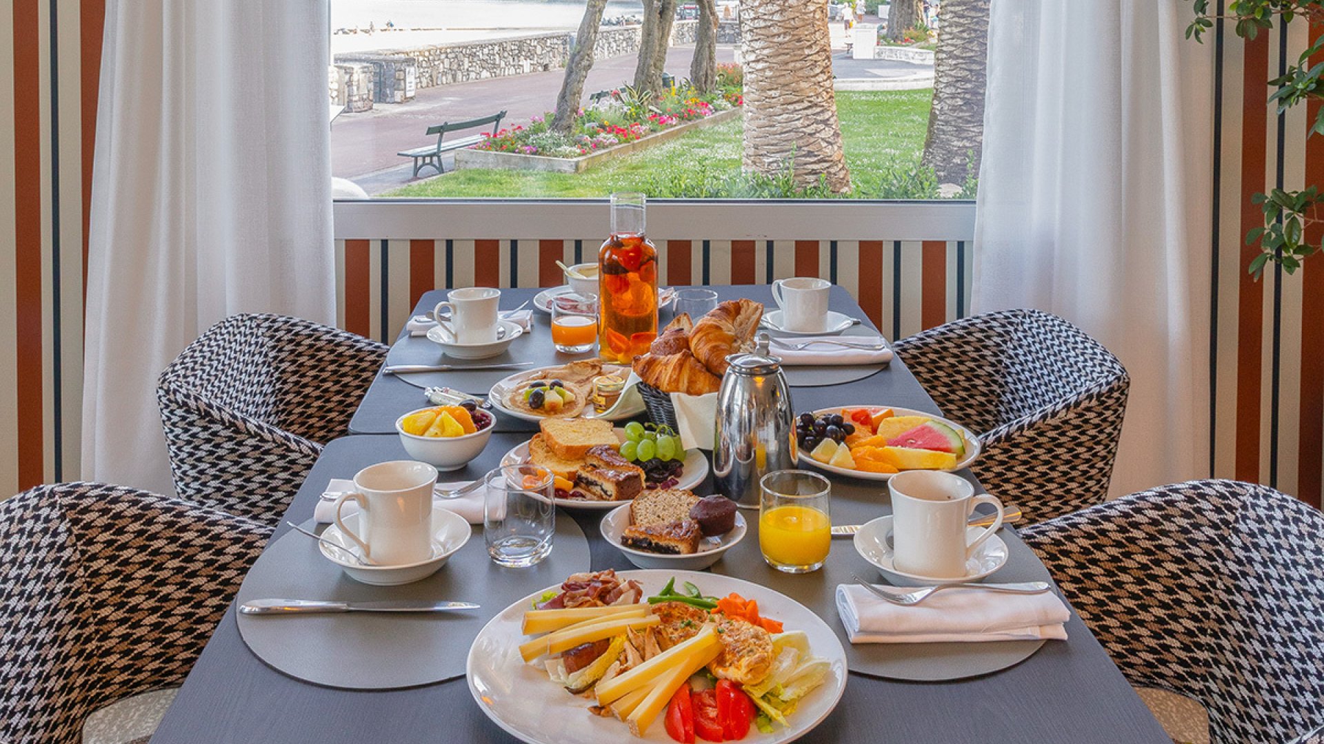 Petit déjeuner Grand Hotel