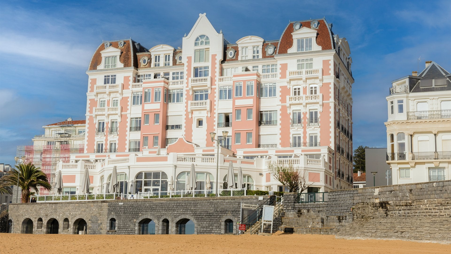 Façade Grand Hotel